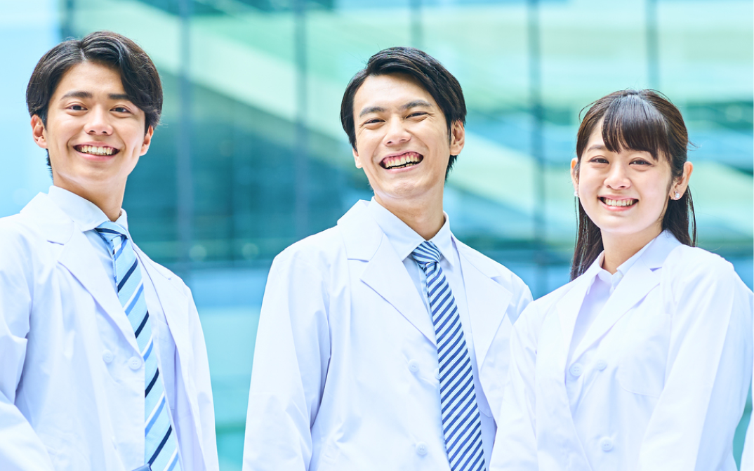 手術中の医師たち